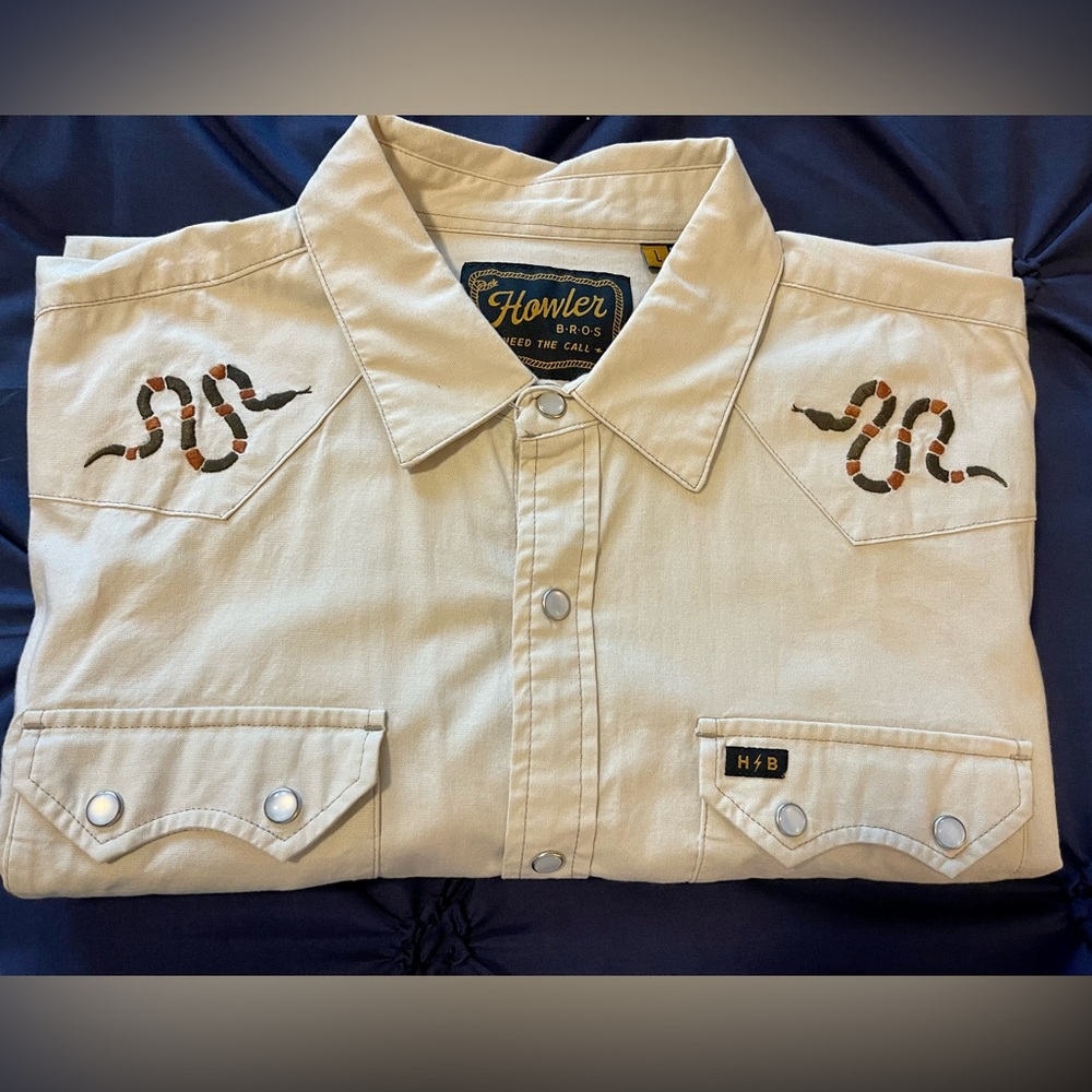 Howler Brothers “Crawling Coral Snake” Crosscut Deluxe Shirt. Size L